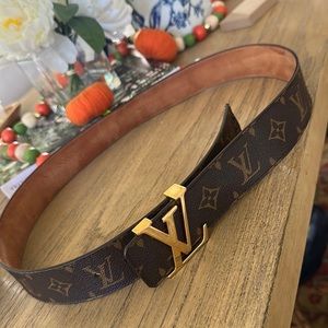 Louis Vuitton LV Initiales 40mm Gold White Damier - Depop